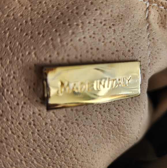 Reni Black Leather Shoulder Bag - Picture 7 of 8